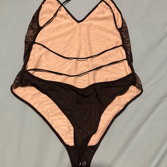 Dynamite Lace Bodysuit - Picture 2 of 3